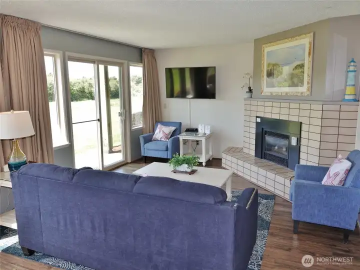 Comfortable Living Room w/ propane fireplace.