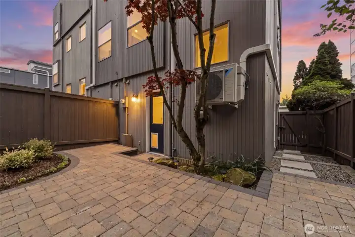 Room for Kayak or Paddle Boards in side yard