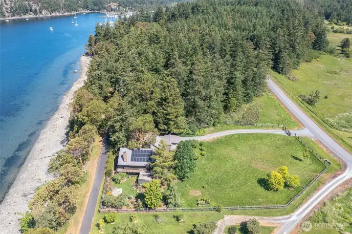Deer Harbor location is excellent for kayaking, boating, crabbing and fishing!
