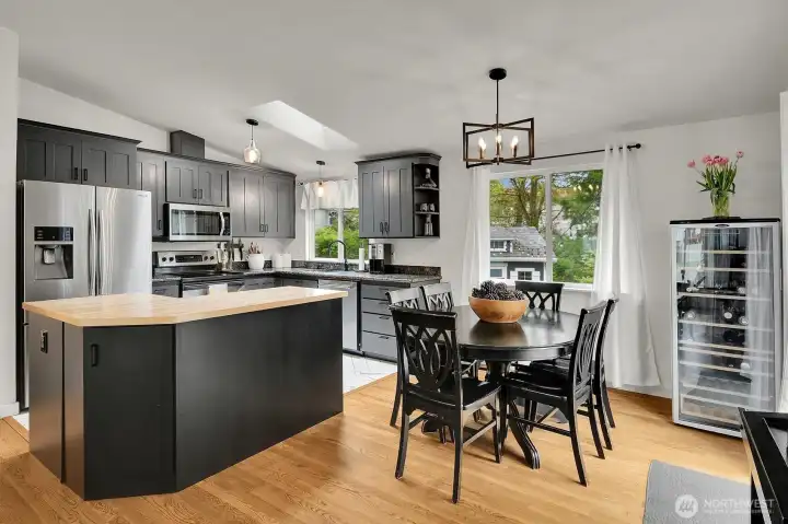 Open floor plan with dedicated eating area.