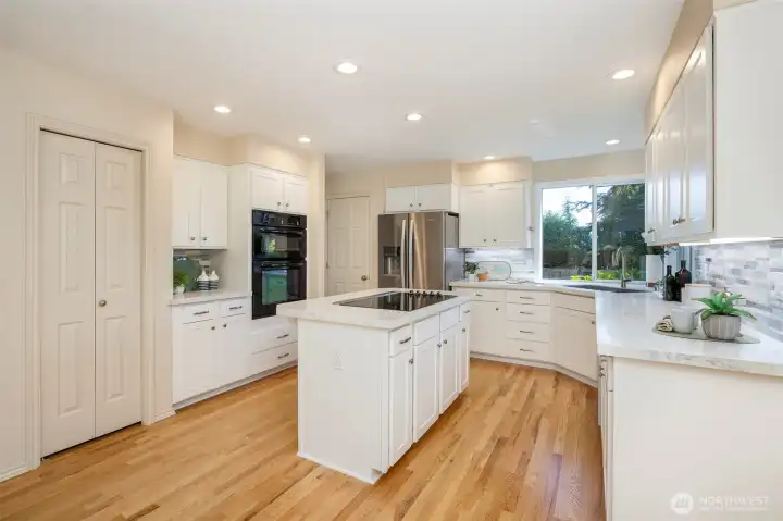 Upgraded appliances--Kitchen-aid, Frigidaire & Whirlpool; double wall ovens, 2 pantries + pull-out base cabinet shelves Upgraded appliances--Kitchen-aid, Frigidaire & Whirlpool; double wall ovens, 2 pantries + pull-out base cabinet shelves