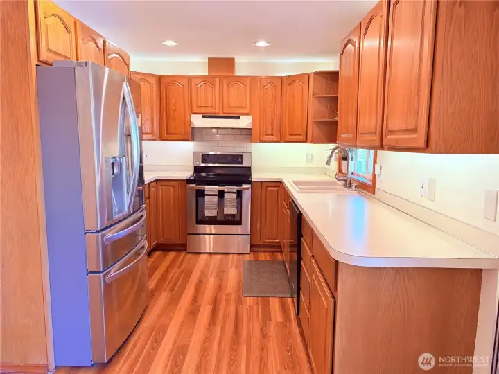 Kitchen w/Under & Over Cabinet Lighting