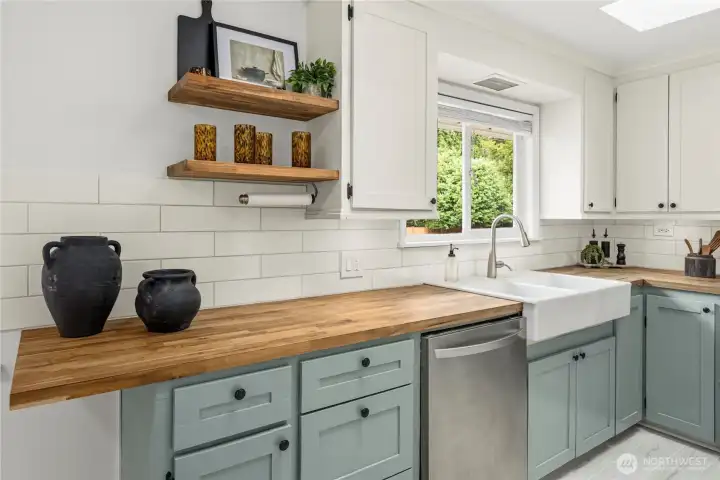 Farmhouse sink. Farmhouse sink.