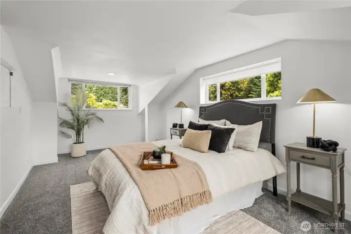 Primary with en-suite or use as an additional living space. Primary with en-suite or use as an additional living space.
