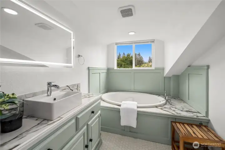 En-suite bath with soaking tub. En-suite bath with soaking tub.