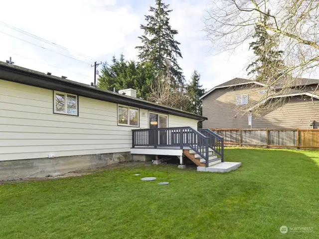 Large deck for entertaining!