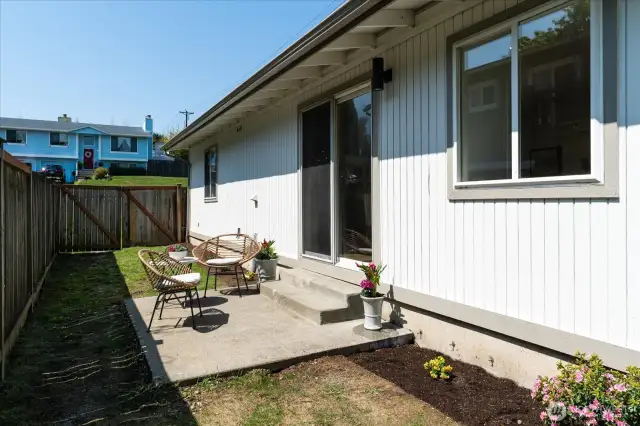 Front gate to side yard, makes for easy side and backyard access
