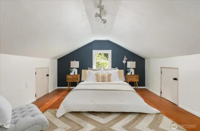 upstairs bedroom/bonus space
