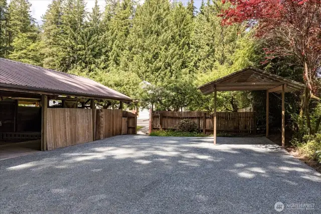 Barn/carport