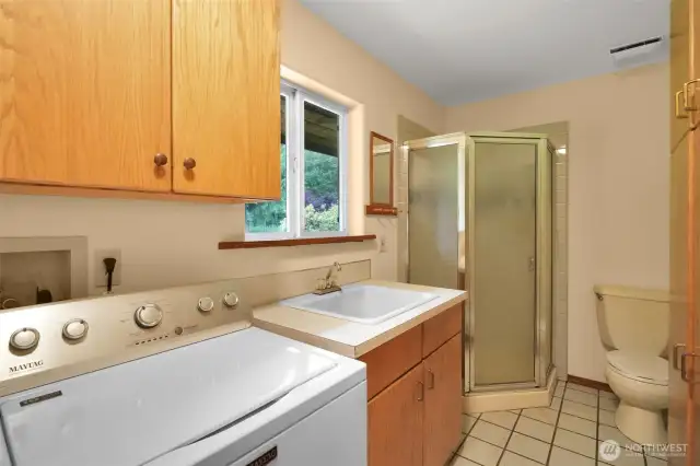 Launry room, 3/4 bathroom