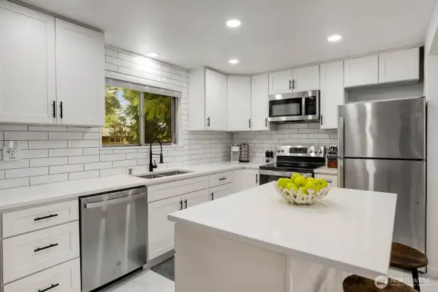 So much counter space & storage!