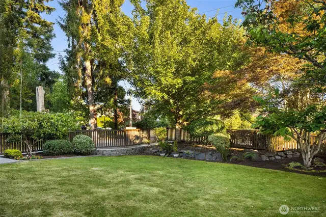 Large, private back yard oasis perfefct for entertaining or relaxing.