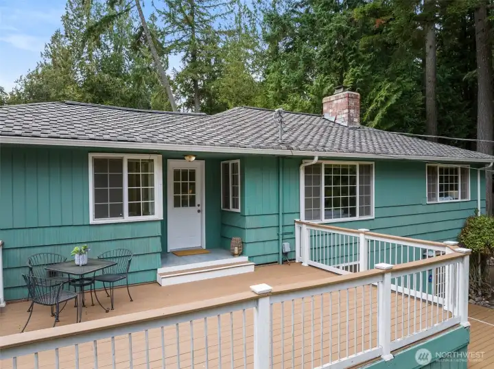 Charming 2,000+ sq ft home just minutes from Winslow and the ferries.