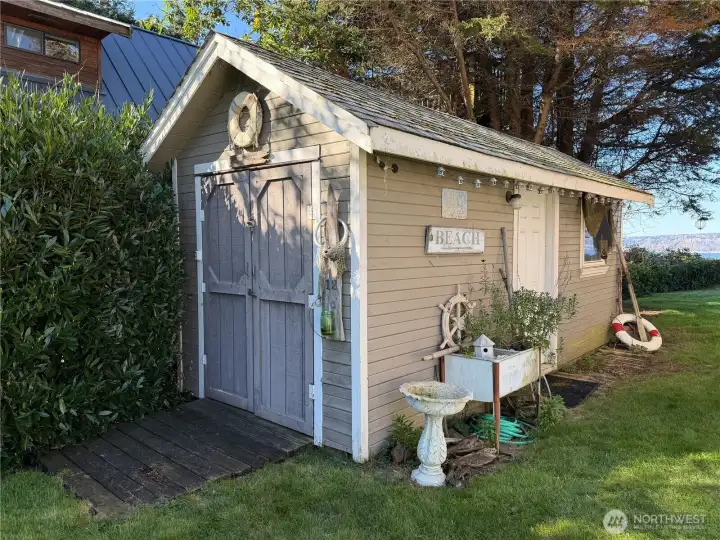 charming shed/workshop