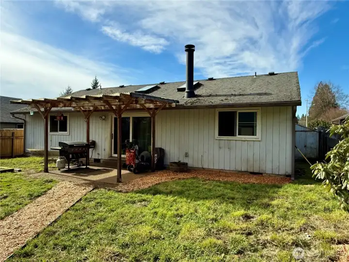 7703 NE 159th Pl, Vancouver provides a large fully fenced backyard, outbuildings, covered patio, making it an easy commute using I205 and SR500