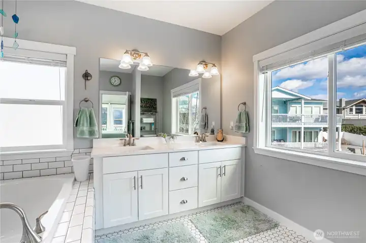 Main Level Primary Ensuite Bathroom #1