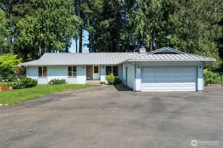 Welcome to Lake Tapps living! Spacious single-level home. Enjoy comfort, privacy and easy access to lake Tapps lifestyle. Welcome to Lake Tapps living! Spacious single-level home. Enjoy comfort, privacy and easy access to lake Tapps lifestyle.