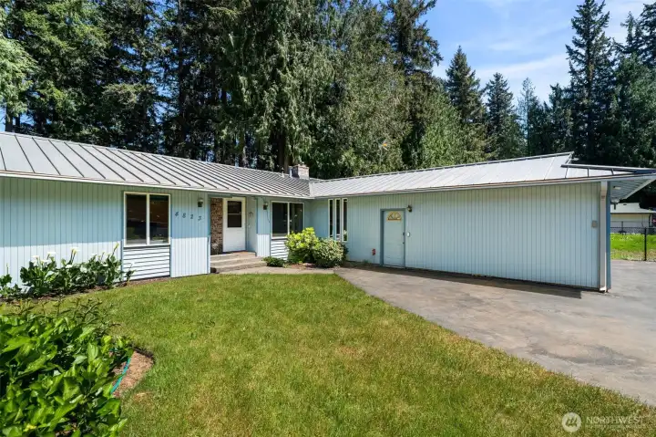 Spacious driveway, METAL ROOF, and mature landscaping offering comfort, privacy and easy everyday living. Spacious driveway, METAL ROOF, and mature landscaping offering comfort, privacy and easy everyday living.