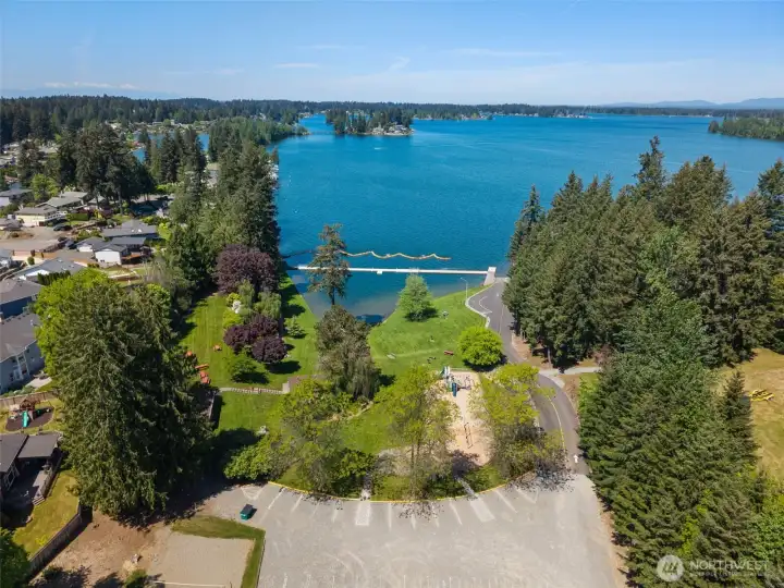 Easy access to Lake Tapps community amenities, including a PRIVATE boat launch, waterfront beach park, perfect for picnics, boating, paddleboarding, summer recreation. Easy access to Lake Tapps community amenities, including a PRIVATE boat launch, waterfront beach park, perfect for picnics, boating, paddleboarding, summer recreation.