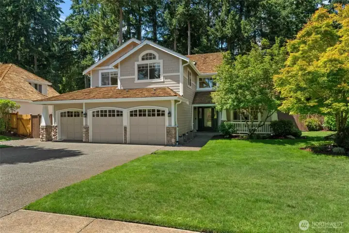 Welcome to 1805 44th Street Ct in the Southport Community! Welcome to 1805 44th Street Ct in the Southport Community!