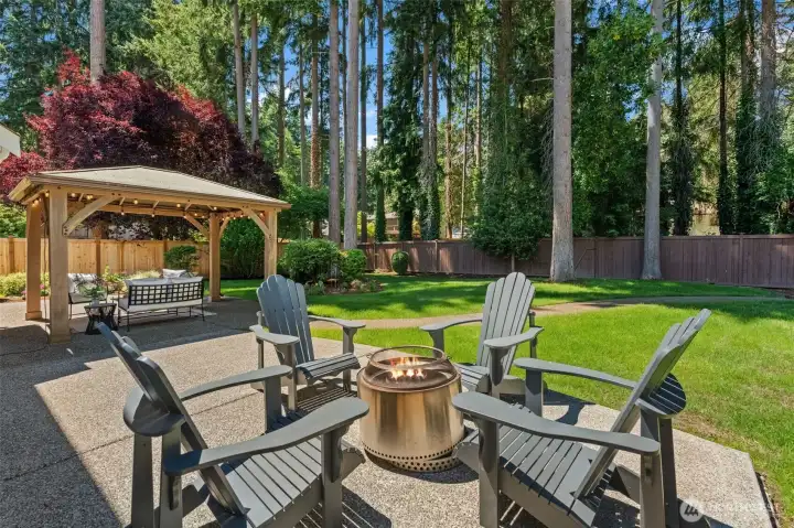 Gather around the firepit and cozy up for those chillier PNW evenings. Gather around the firepit and cozy up for those chillier PNW evenings.
