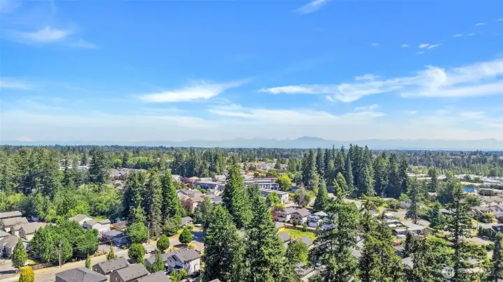 Convenient location next to freeways, parks, and shopping. Convenient location next to freeways, parks, and shopping.