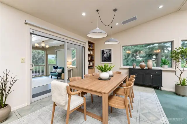Virtually Staged dining area.