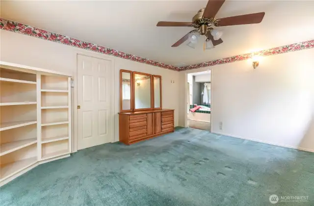 Primary with built-ins.