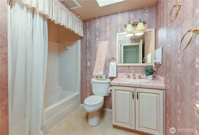 Main full bath.