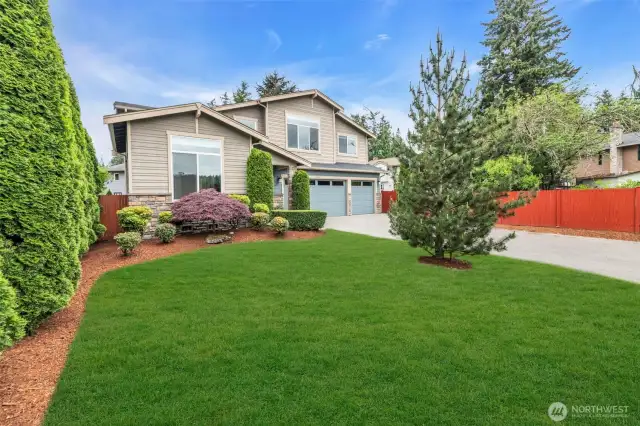 Modern 5 bedroom Craftsman in the heart of Woodinville-PRIME location!