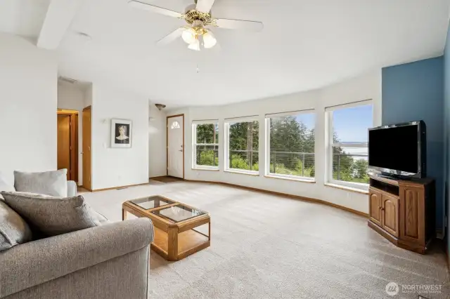 Naturally light and open