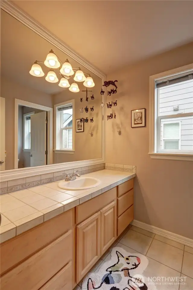 Full bath upstairs