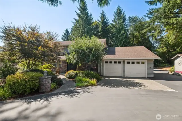 Everyone loves the Meridian Villa neighborhood with huge lots, custom homes, lots of quiet privacy, great neighbors, and wide streets are perfect for long walks!