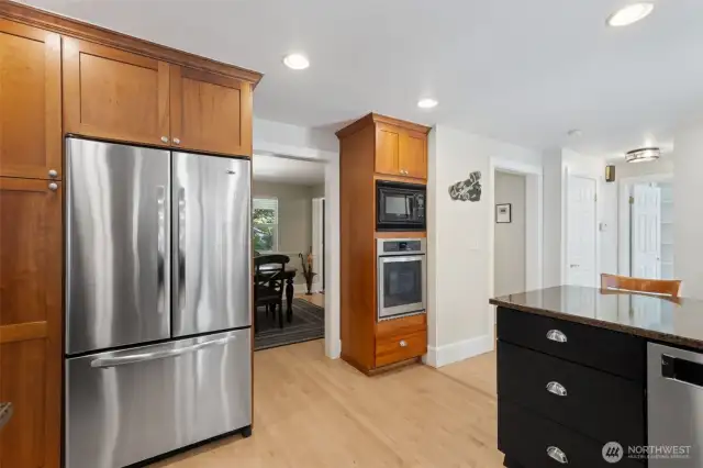 Stainless Steel kitchen appliances all stay. Gas cooktop, wall oven, dishwasher, large fridge, microwave too!