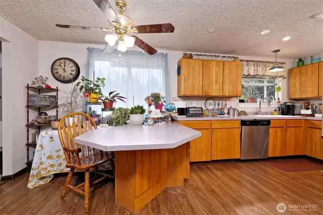 Nice-sized kitchen with an octagonal eating bar.