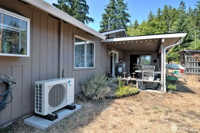 Brand new ductless mini-split adds air conditioning to the home!