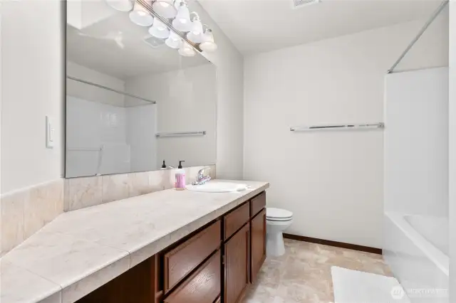 Full hallway bathroom upstairs