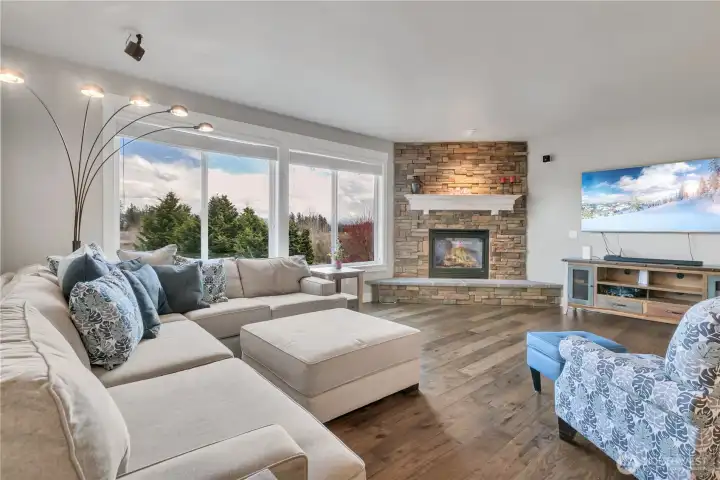 Large family room off kitchen