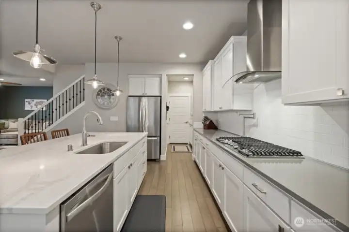 Expansive island for entertaining and prep space