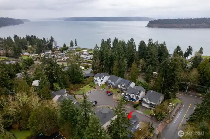 Puget sound, downtown Gig Harbor and close proximity to coffee shops, shopping and highways