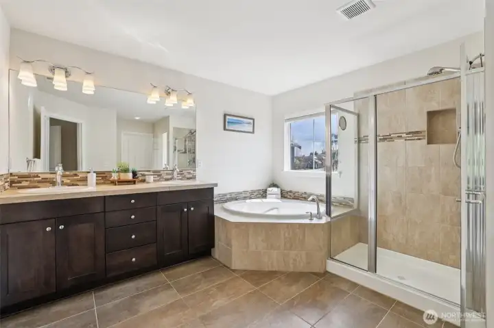 5 piece ensuite bathroom