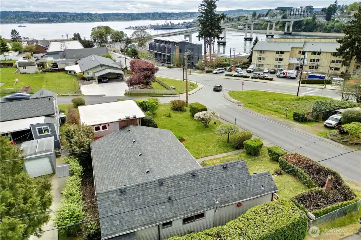 Look how close you are to the Manette Bridge!