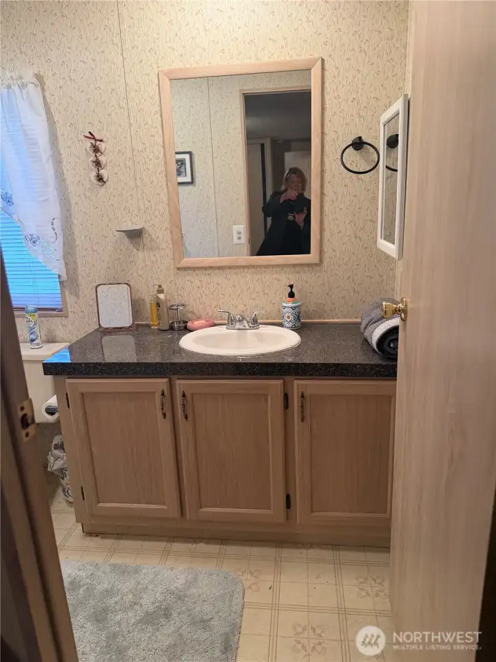 Ensuite with beautiful counters Ensuite with beautiful counters