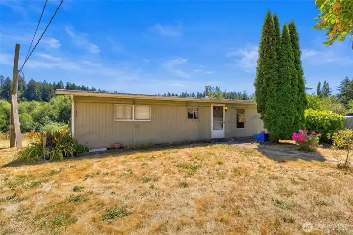 Yes its an older manufactured home, live in it while you build or rent it out as an income producing property. Yes its an older manufactured home, live in it while you build or rent it out as an income producing property.