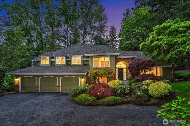 Welcome Home to a Gorgeous Home & a Gardeners Paradise!