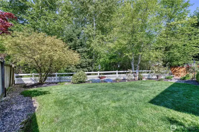 Beautifully landscaped yard backs up to a large greenbelt for added privacy.