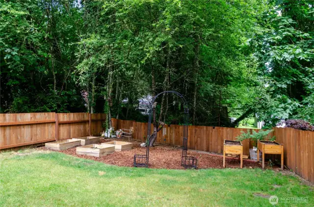 Always wanted to grow your own veggies, herbs or cutting flowers?  This space is perfect for that!