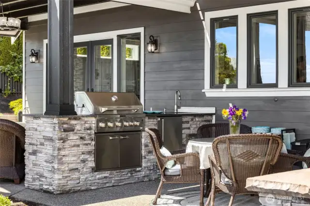 Outdoor kitchen for your entertaining needs!