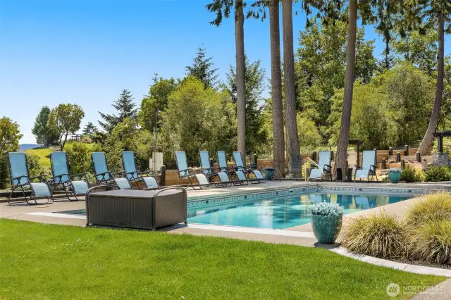 Heated pool with cover! All pool equipment convey!