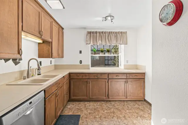 SO MUCH Counter Space.